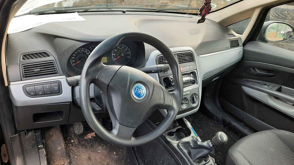 Grande-punto-2006g-1-2