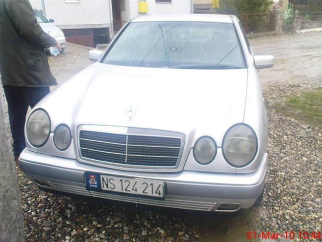 Mercedes-Benz-E220--97