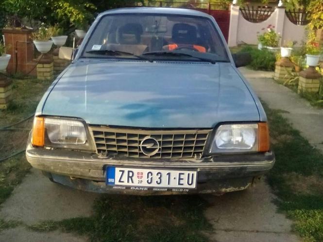 Prodajem Opel Askonu