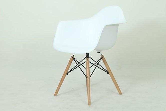 Eames DAW stolica