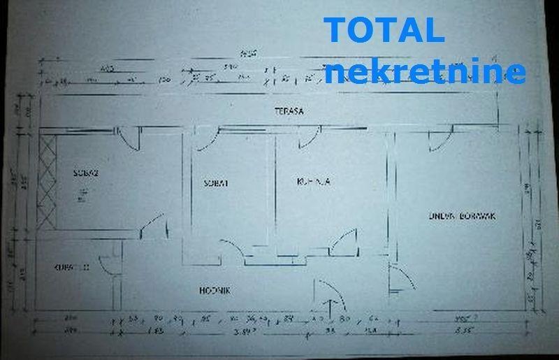 Uknjizen-trosoban-stan-na-Bulevaru-
