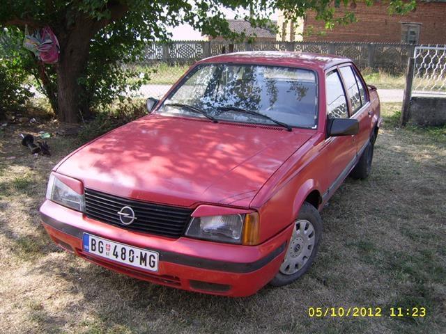 Opel Ascona 1.3 - 82