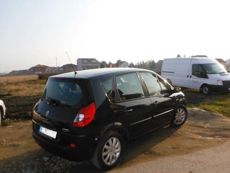 Renault-Scenic--07