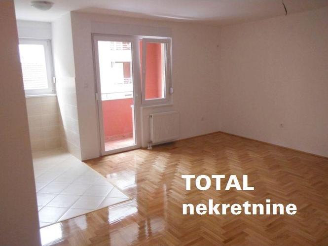 Trosoban stan u centru grada
