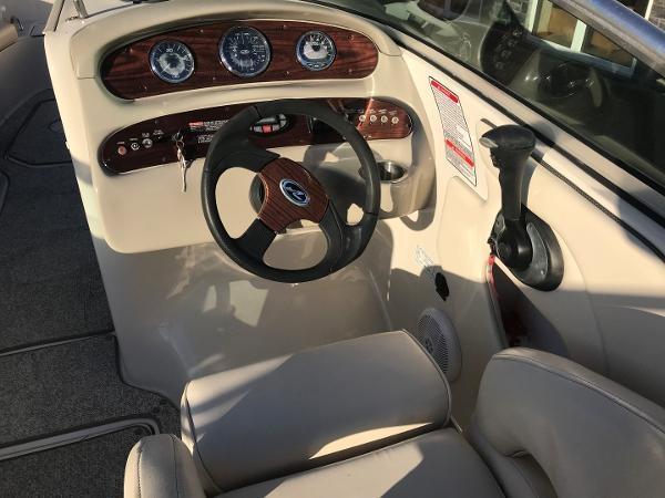 Sea-Ray-240-Sundeck