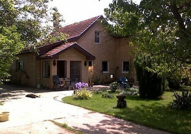 Kuca-200m2--plac-5800m2-u-Novi-Sad
