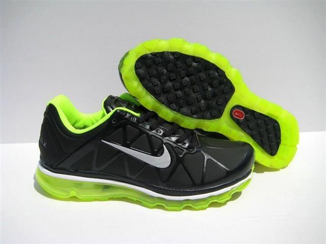 NIKE AIR MAX 2011