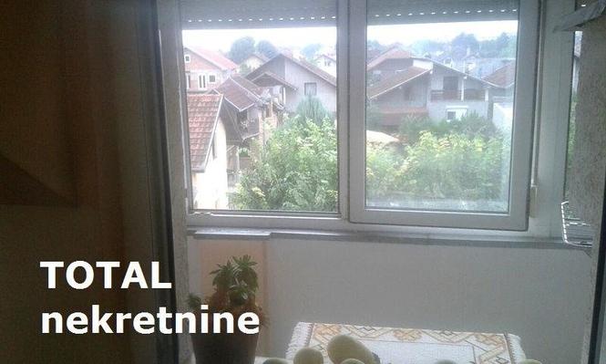Odmah useljiv dvosoban stan na Adicama