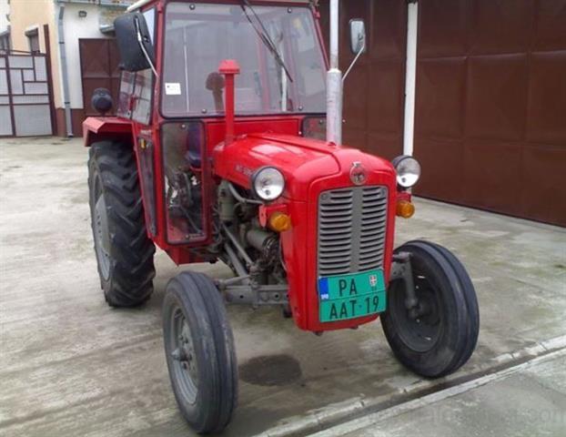 Traktor IMT 539