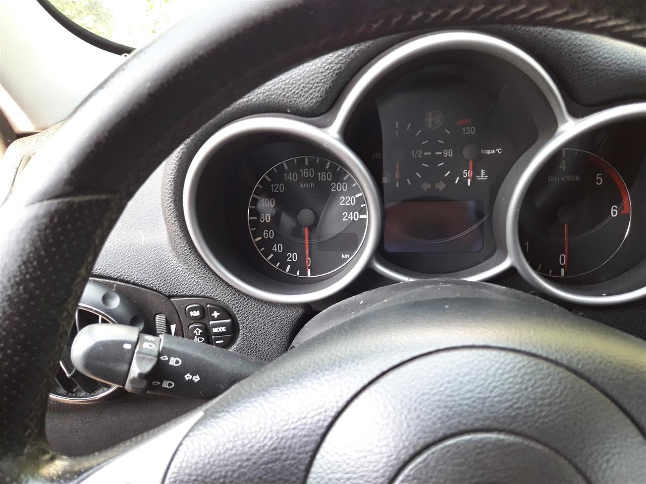 Alfa-Romeo-147