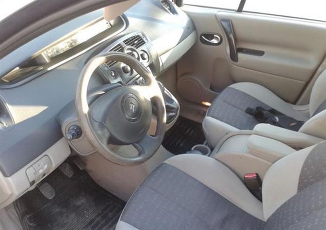 Renault Megane Scenic 1.5DCi -04   