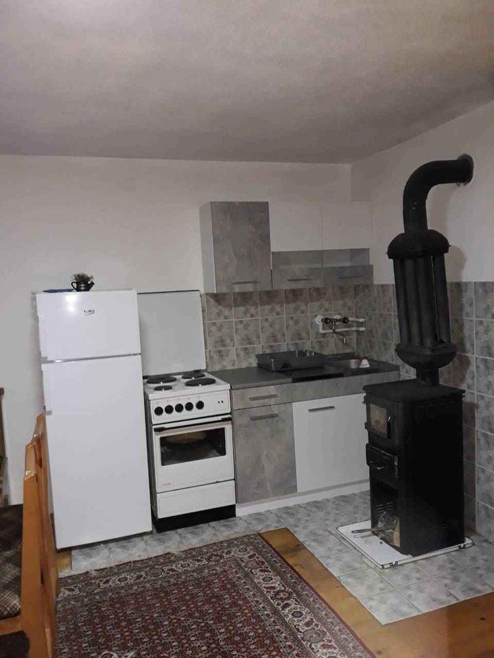 Izdajem-vikendicu-na-Goliji