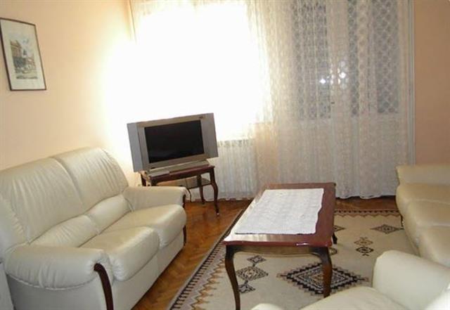 Za izdavanje stan 95m2 u Dubrovackoj