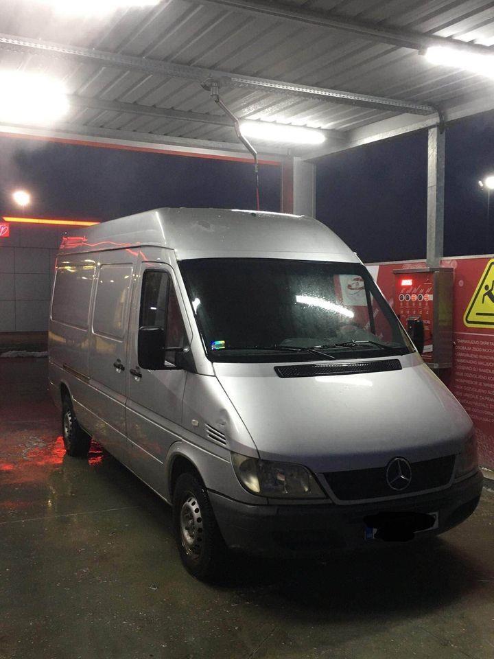 2005-Mercedes--Sprinter