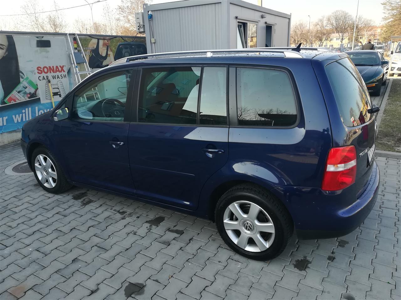 VW-Touran-2004-2-0-fsi-