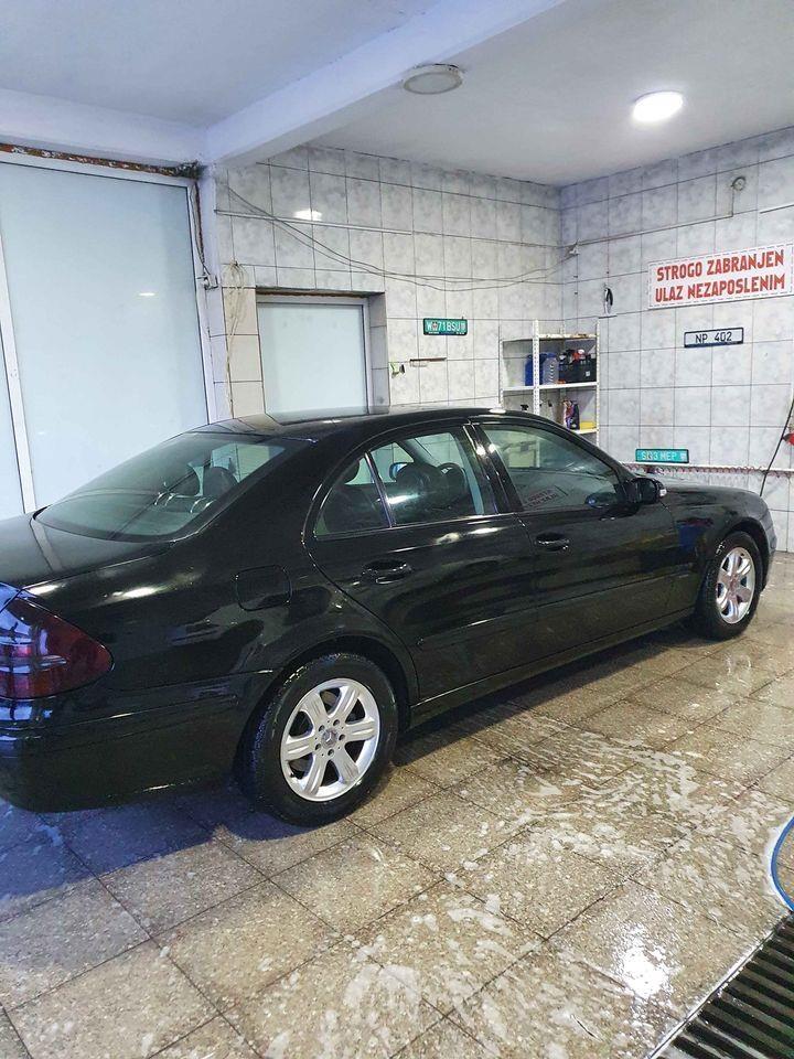 MERCEDES-E200