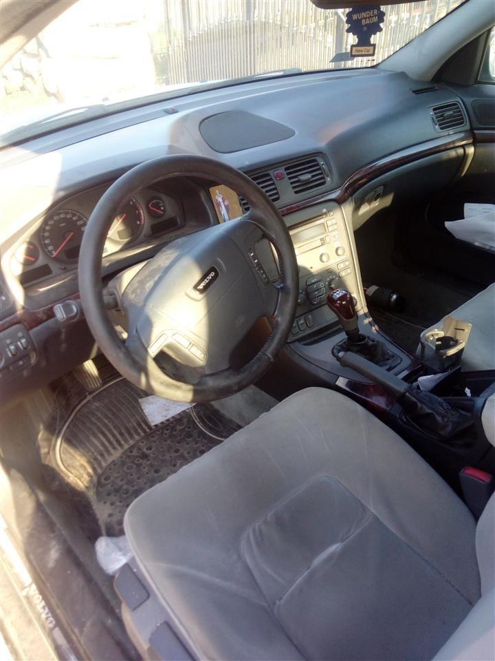 Volvo-S80--01