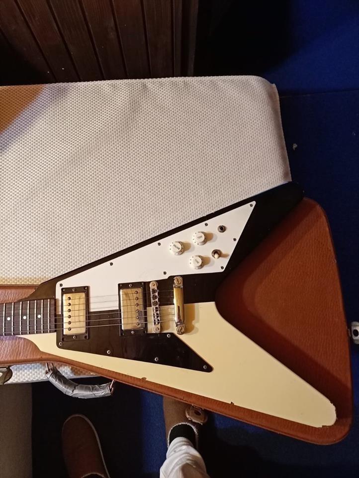 Fernandes-Michael-Schenker-Flying-V-iz-1985