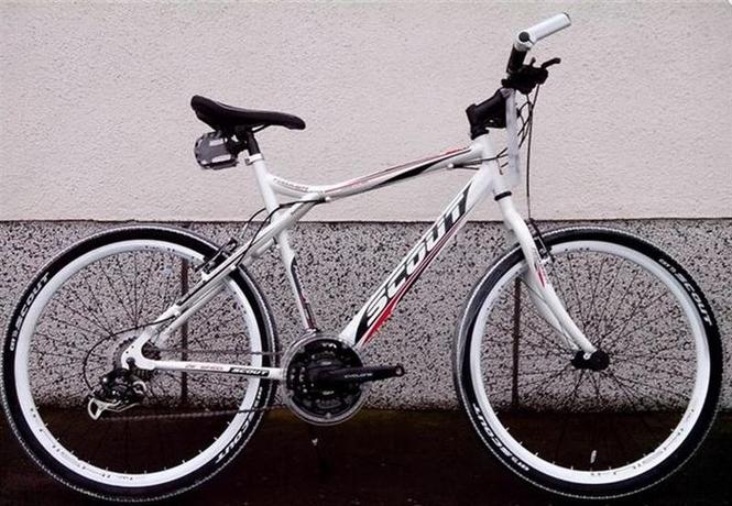 Scout Hammer beli 22", novo