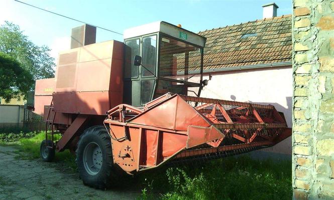 Kombaj Zmaj 142