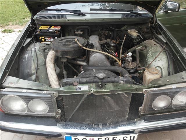 Mercedes-200D--81