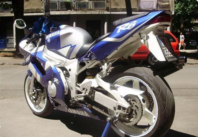 Yamaha-R6--00