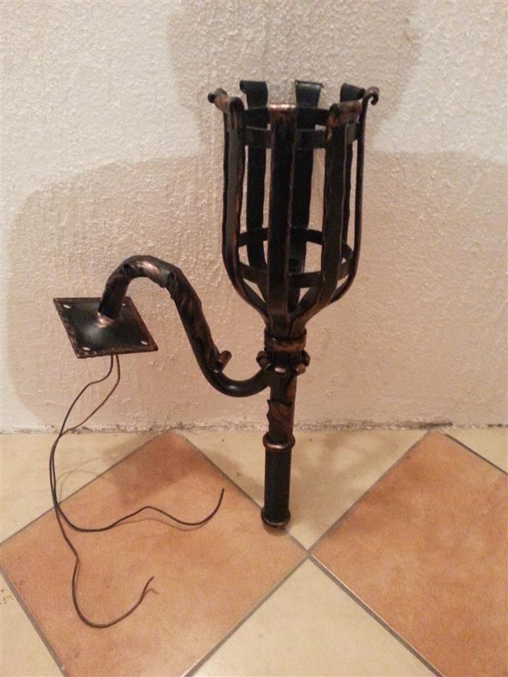Zidna-lampa-baklja
