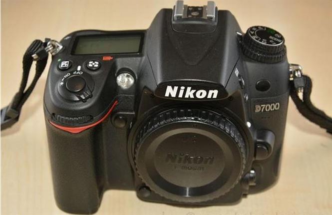 Nikon D7000  telo