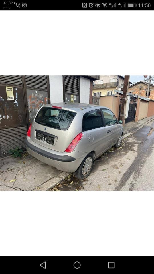 Lancia-ypsilon-stop