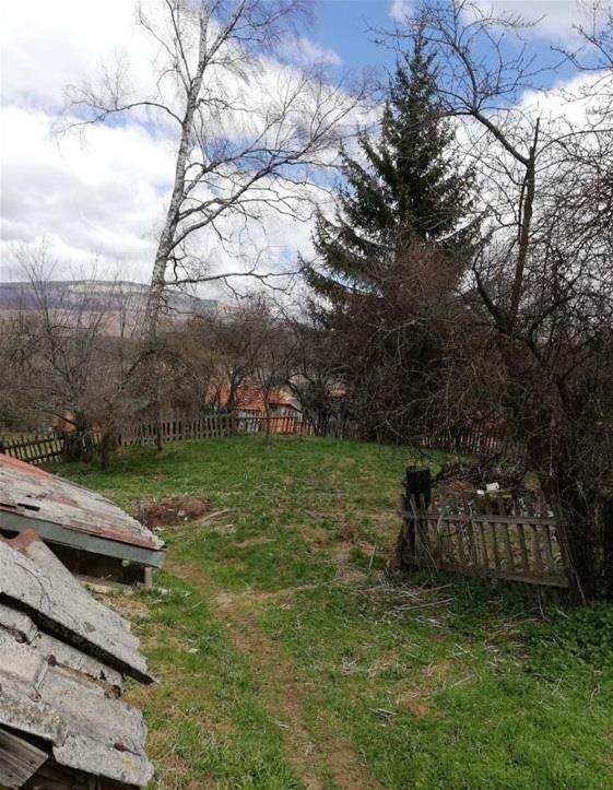 Vikend-kuca-sa-placem-stala