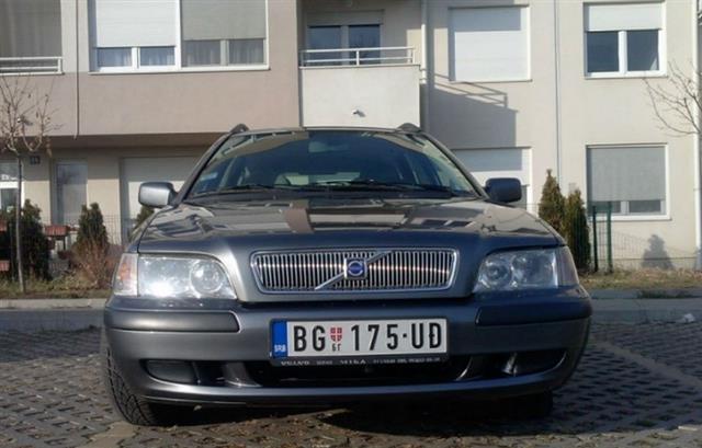 Volvo-V40-1-9-td--01