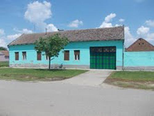 Kucu 150m2 u centru Barande,14 ari placa,1