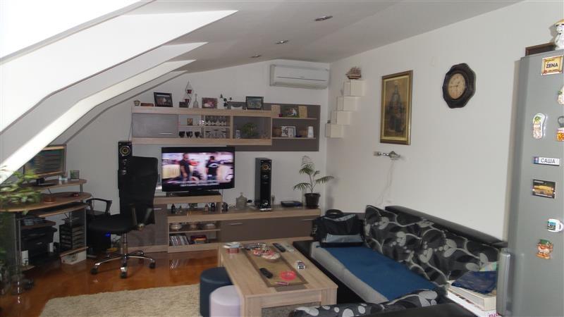 Stan-80m2-u-Centar-