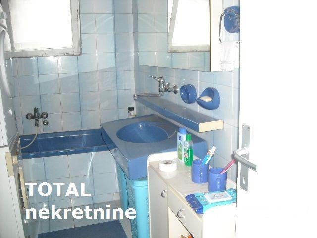 UKNJIZEN-renoviran-cetvorosoban-stan-u-centru
