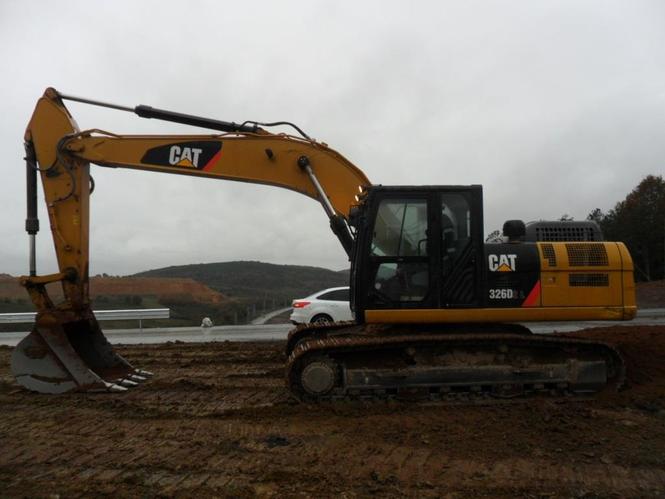  Caterpillar  326D2L      