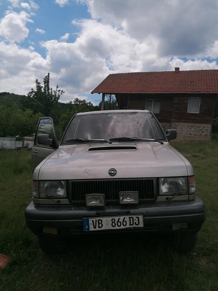 Opel-Monterey-stranac