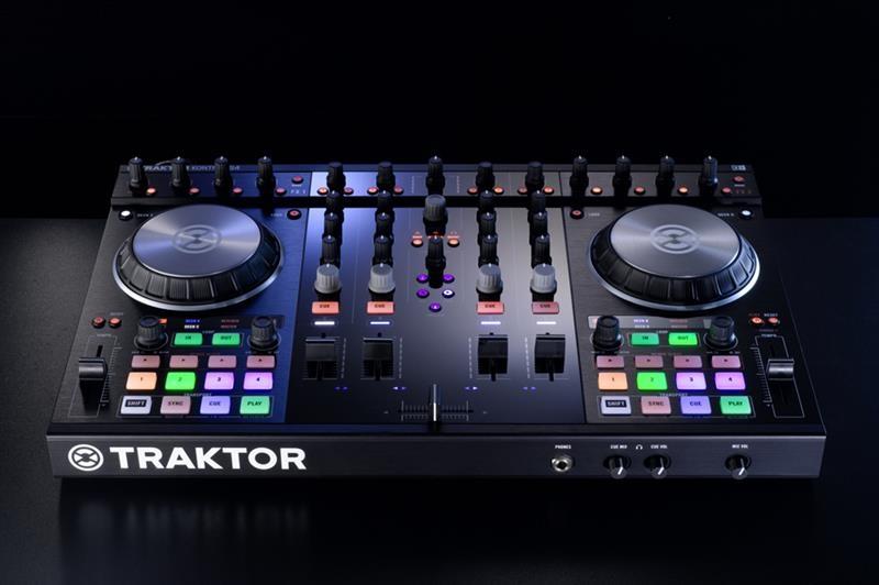 Native-Instruments-TRAKTOR-KONTROL-S4-MK