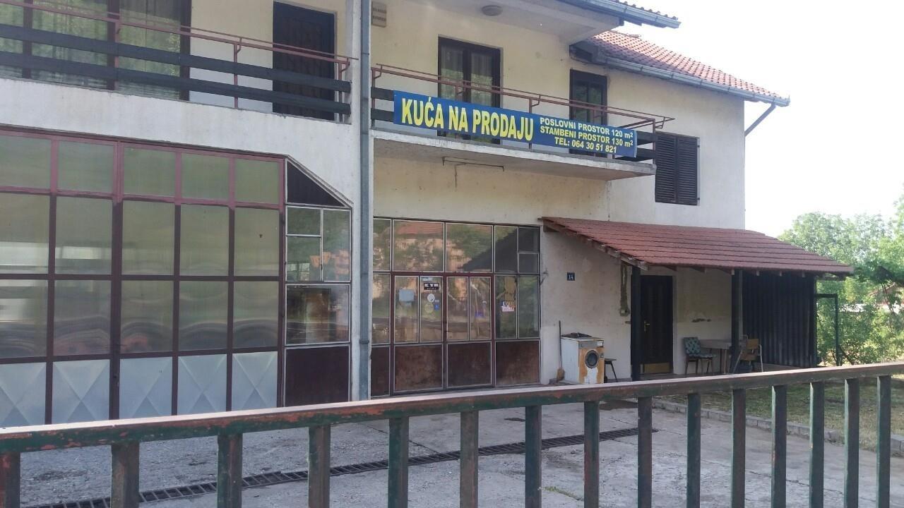 Kuća-250m2-sa-poslovnim-prostorom-