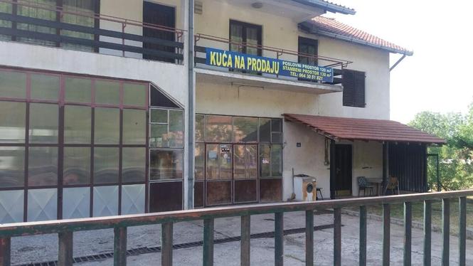 Kuća 250m2 sa poslovnim prostorom 