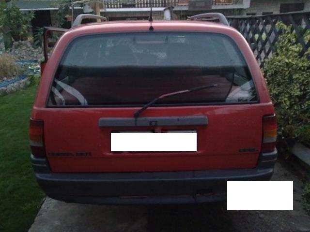 Opel-Omega-caravan-2-0i--90