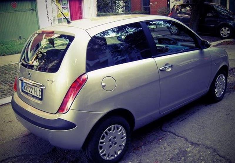 Lancia-Ypsilon-1-3-multijet--05