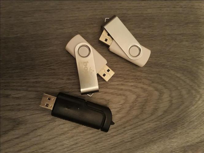 Flesh 8gb 3 komada