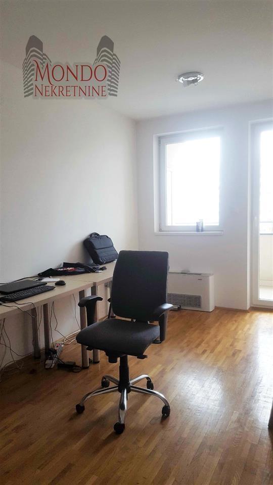 PRAZAN-3-5-SOBAN--POSLOVNI-PROSTOR--CENTAR