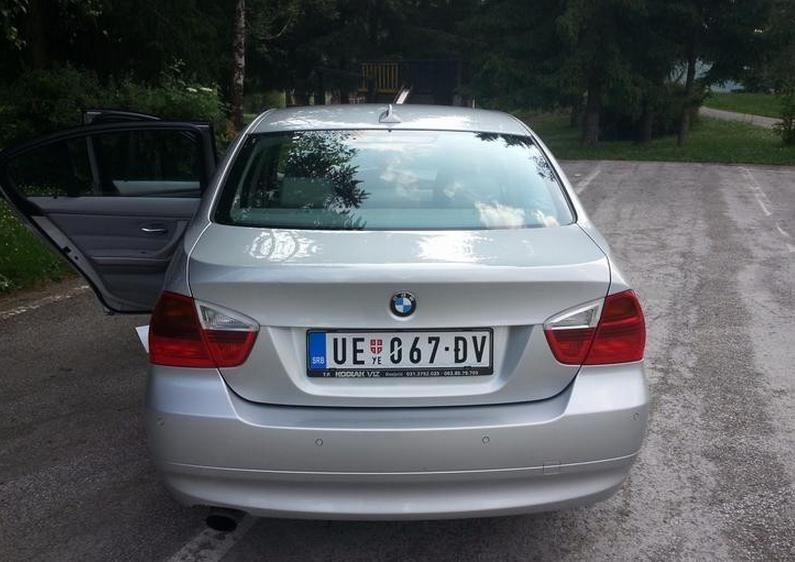BMW-320-320-i--07