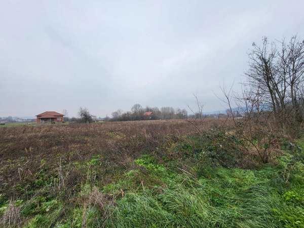 Plac-u-Prijevoru--102-ara--dve-parcele