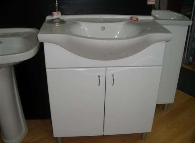 Lavabo sa ormaricem