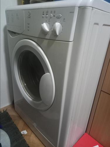 veš mašina Indesit
