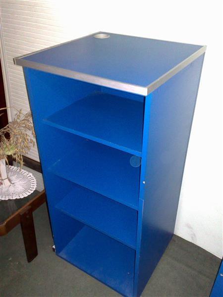 Vitrine-u-odlicnom-stanju