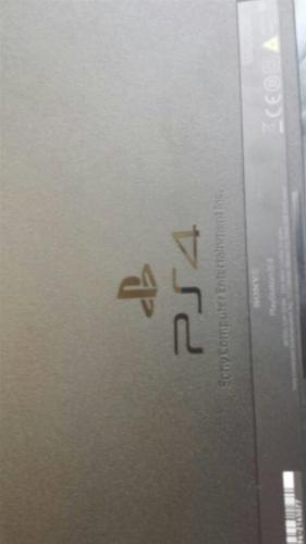 Ispravan skoro kupljen PS4 