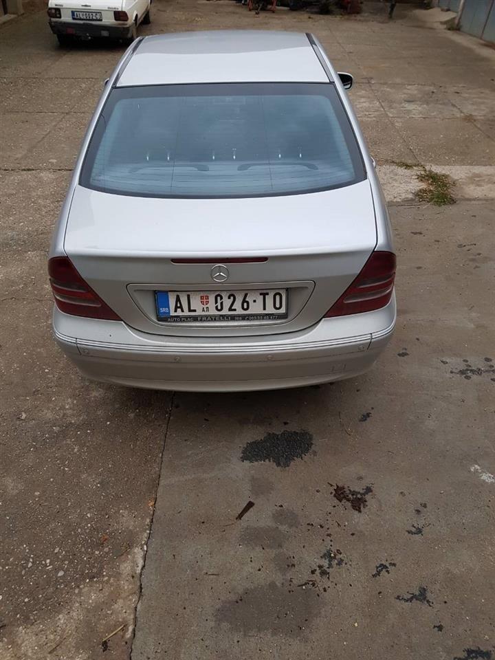 Prodajem-mercedes-c-220